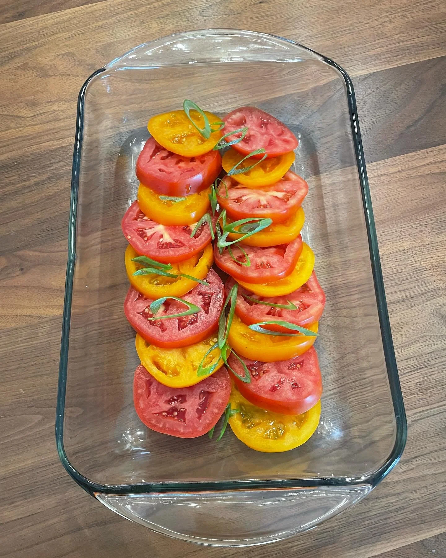 If it&rsquo;s summer, I&rsquo;m serving up tomato salads! 

#tomatoes #heirloomtomatoes #tomatosalad #fiddleheadchef #dcchef #chefswithoutrestaurants