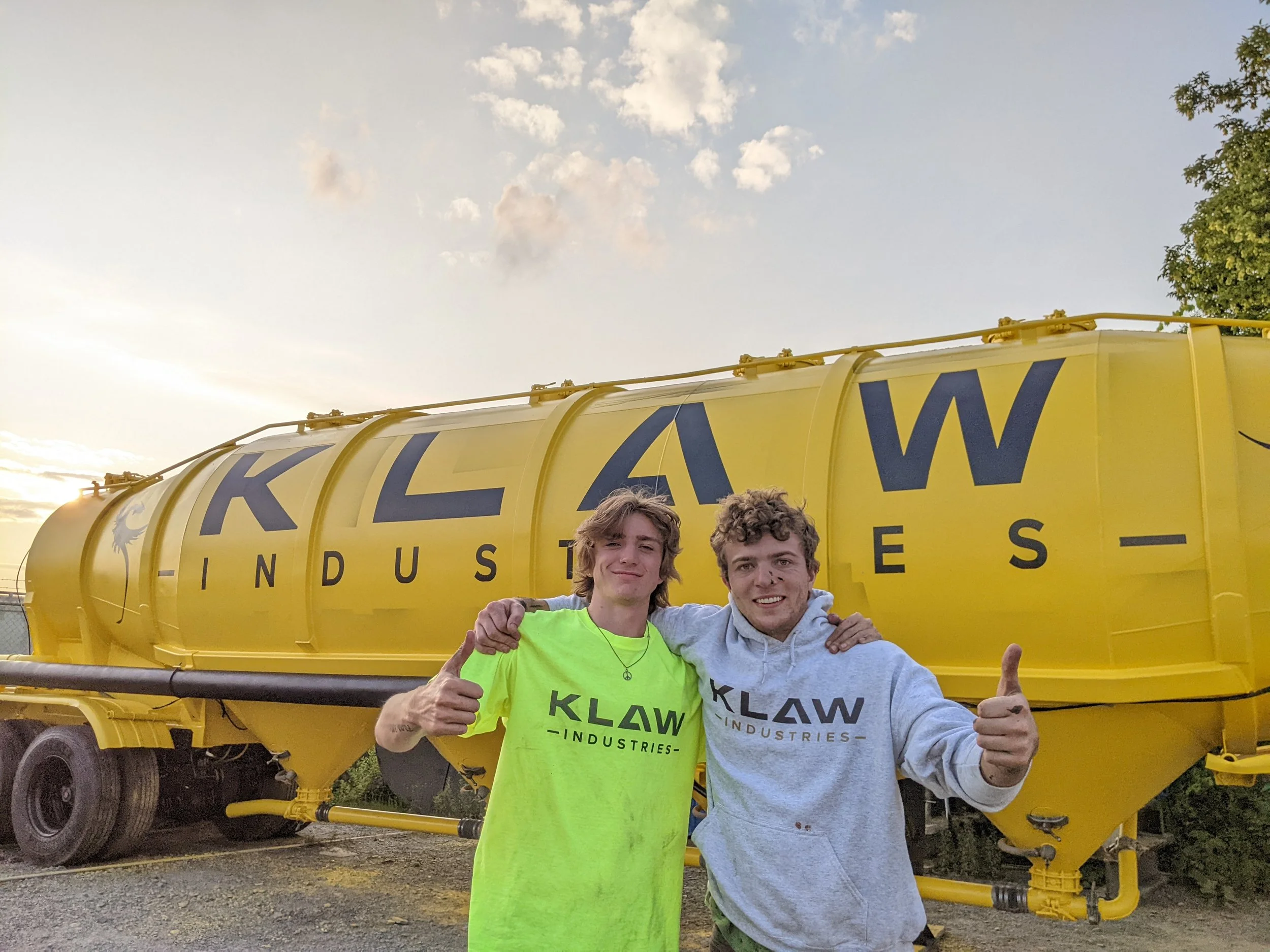 06 - Sam and Jack with Trailer (1).jpg