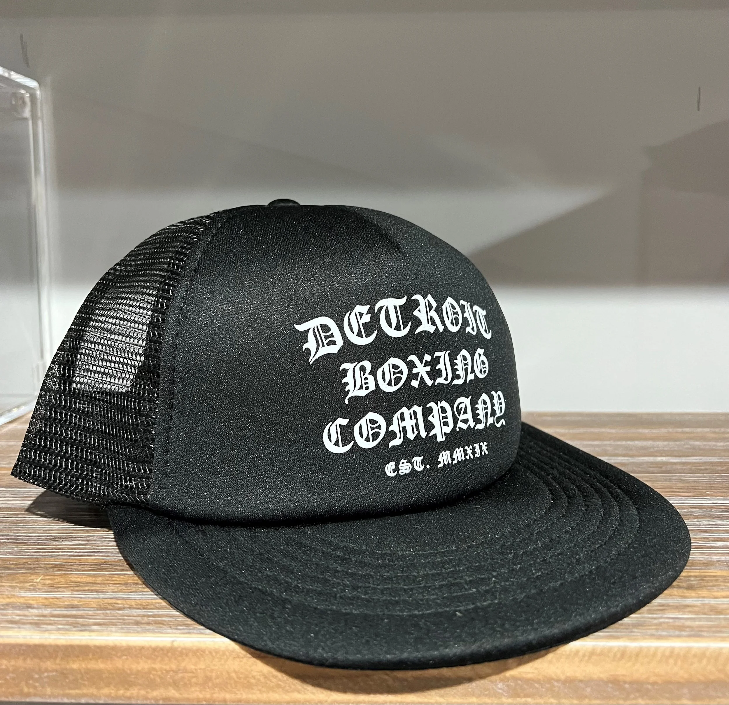 Old English Trucker (black)