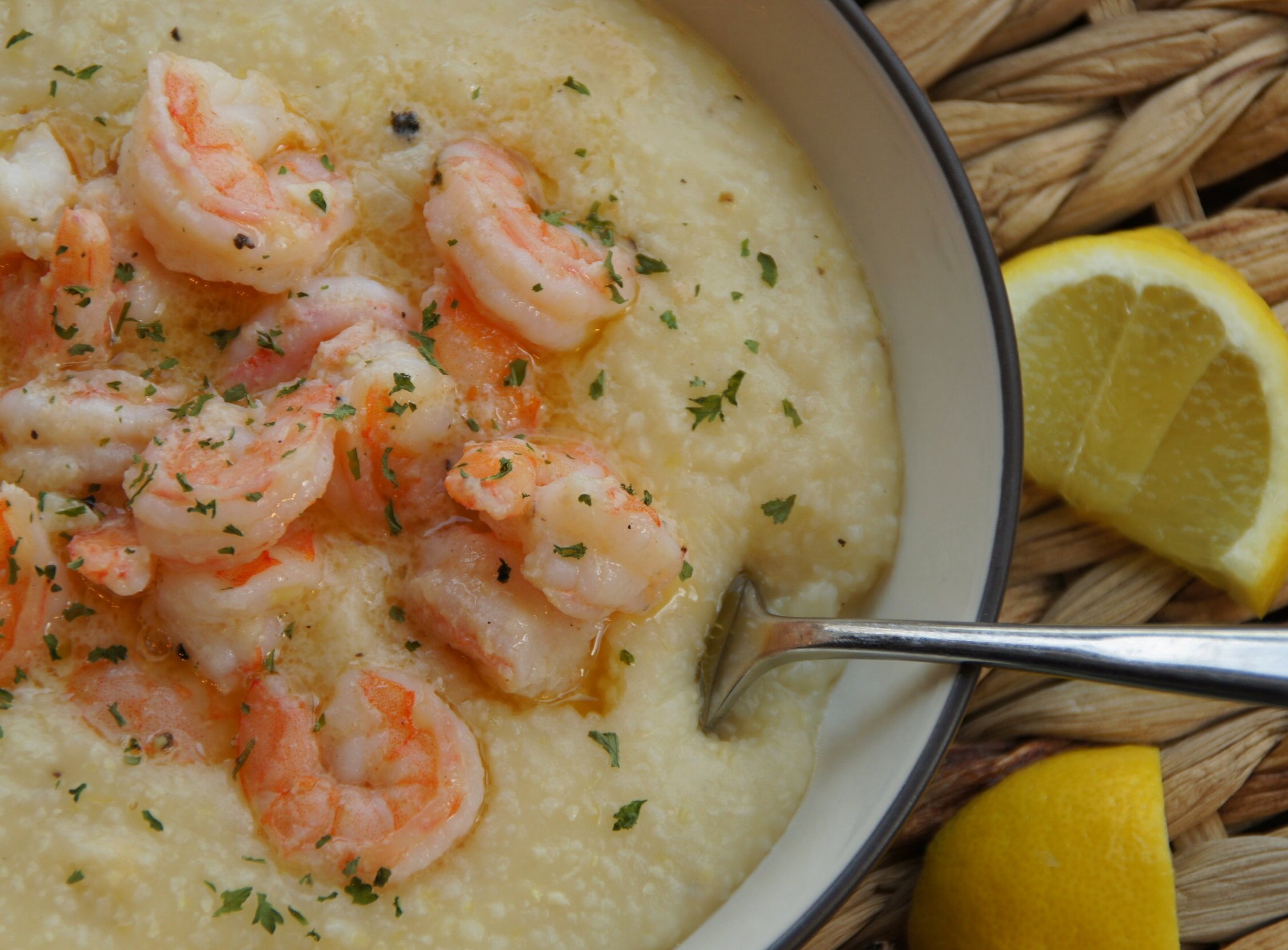 Lemon Garlic Shrimp & Grits — Land of 10,000 Recipes