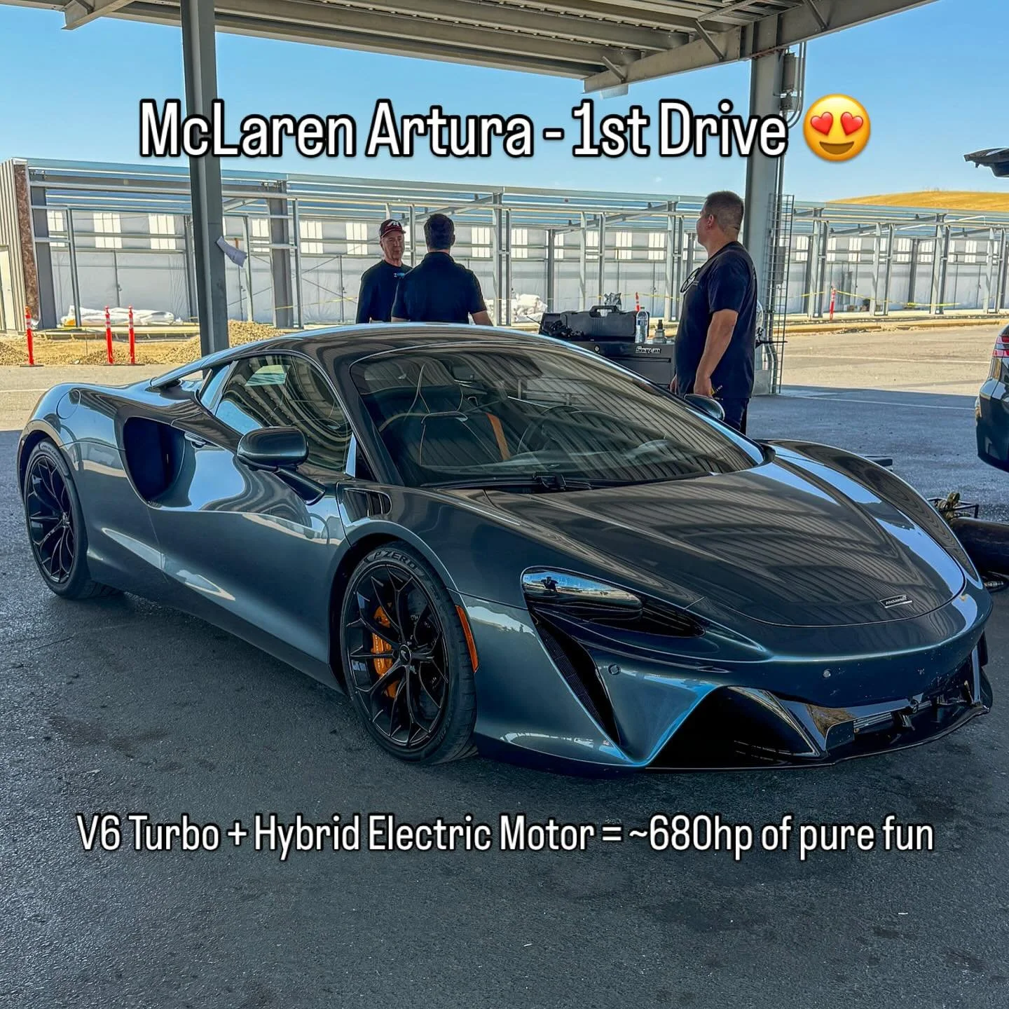 @bck gave me the chance to try out his new McLaren Artura. I have previously coached one, but first time driving one. What a phenomenal chassis with great power delivery. Very 🌶️ with the stock tires and we found the limits quickly, but a very easy 
