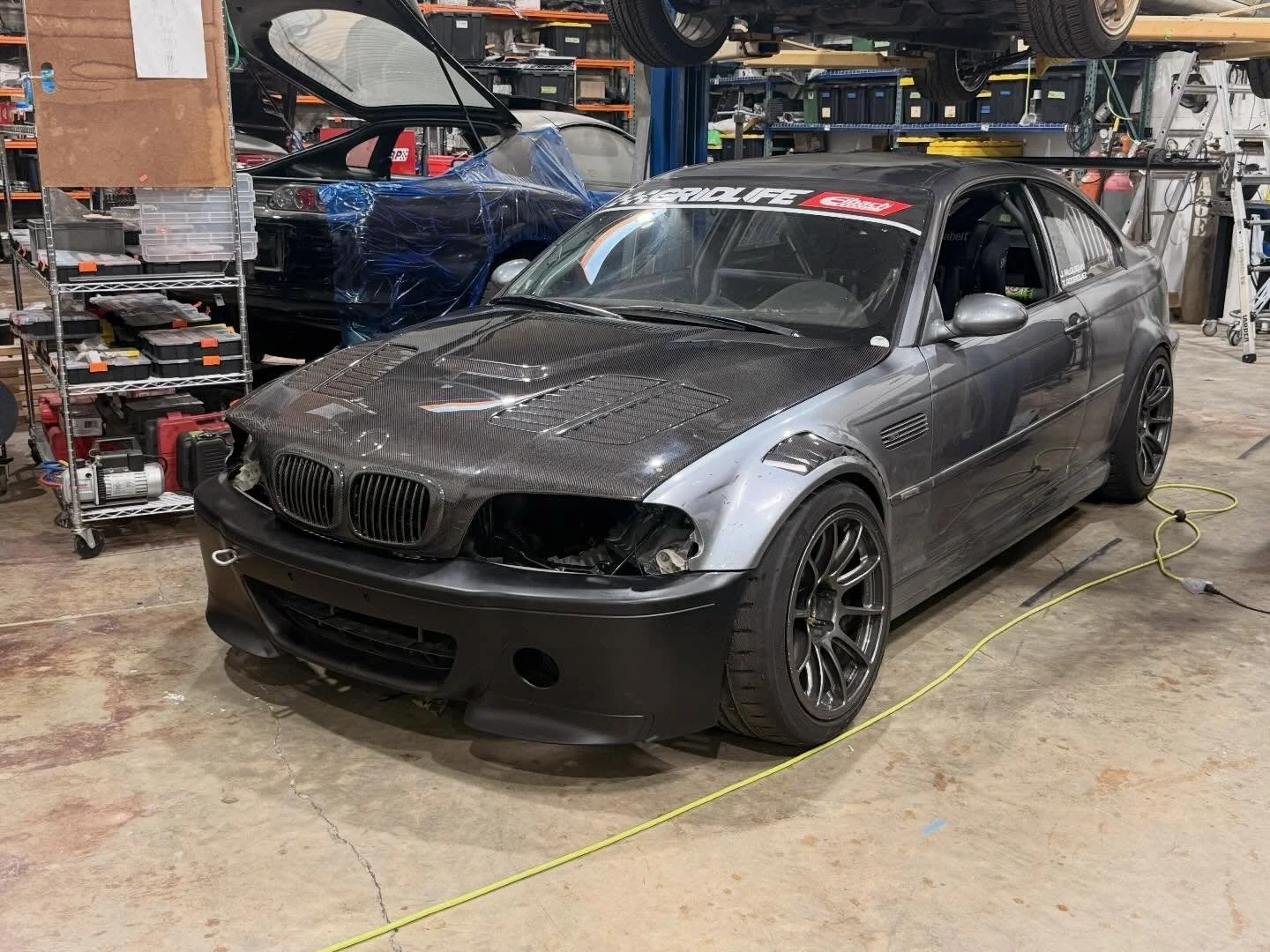 Slowly getting back together after the vultures, I mean my friends took some parts. Got the new @seiboncarbon hood on, had the front left corner pulled thanks to @mashoreautobody so the new CSL style bumper would go on smooth. Car is destickered and 