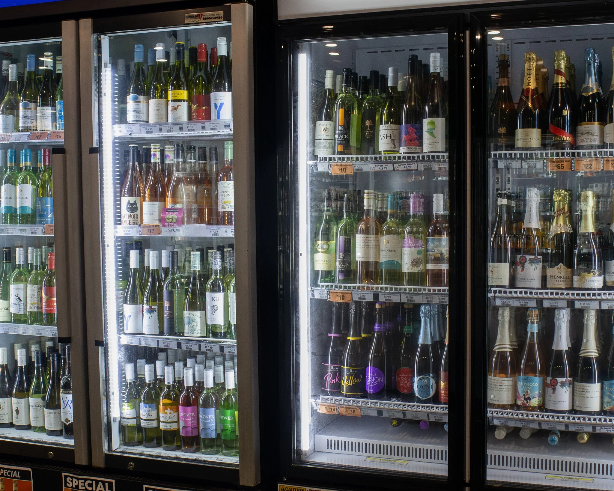 Swing by Super Cellars Mayfield for great deals, a huge range and fast, friendly service!
Order online for local delivery or click &amp; collect from our drive-thru &ndash; easy as that! 🚗💨