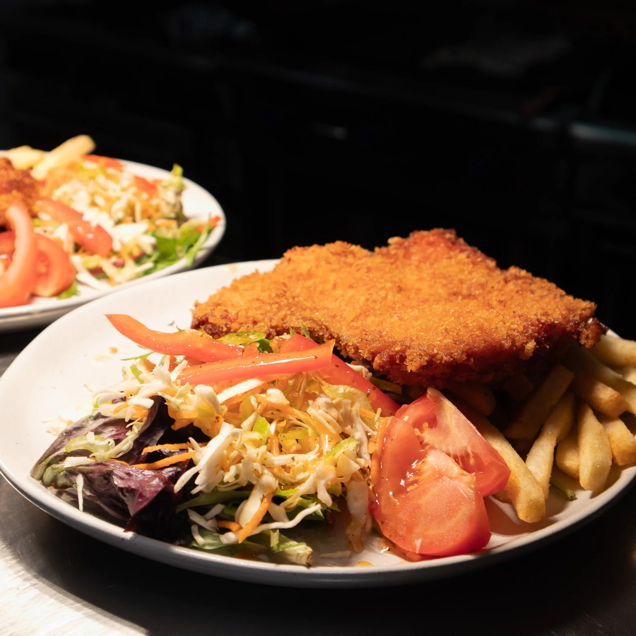 Pop in for a feed this weekend and catch all your favourite footy in our main bar! 👌

Cold beers, good food, games on all day.