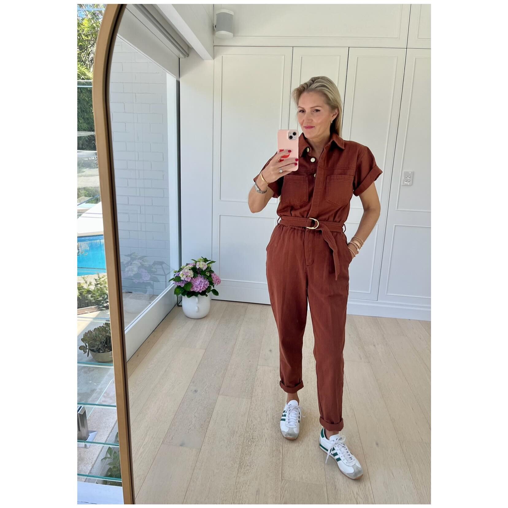 { MY UNIFORM } - this is an old photo of a jumpsuit I&rsquo;ve worn over &amp; over ✨✨ Jumpsuits are like a dress - pop it on and you&rsquo;re ready to go ✨✨
#kivari_the_label #georgiegeorgestyle