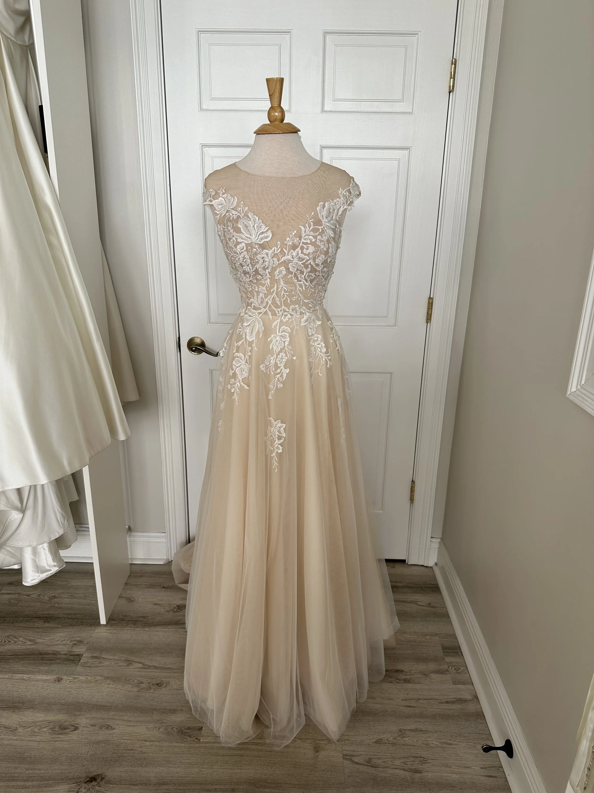 Lotus Threads Elen Wedding Dresses Orlando: White Blossom Bridal Lotus Threads Elen Wedding Dresses Orlando: White Blossom Bridal