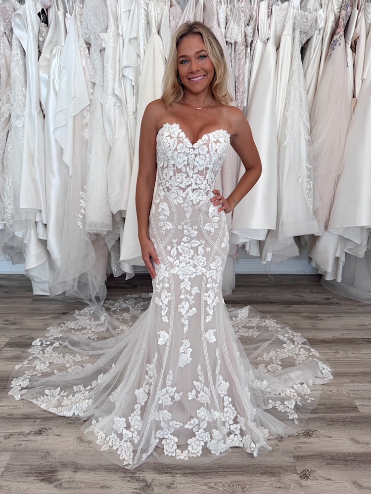 White Blossom Bridal Exclusive Gowns Wedding Dresses Orlando: White Blossom Bridal White Blossom Bridal Exclusive Gowns Wedding Dresses Orlando: White Blossom Bridal