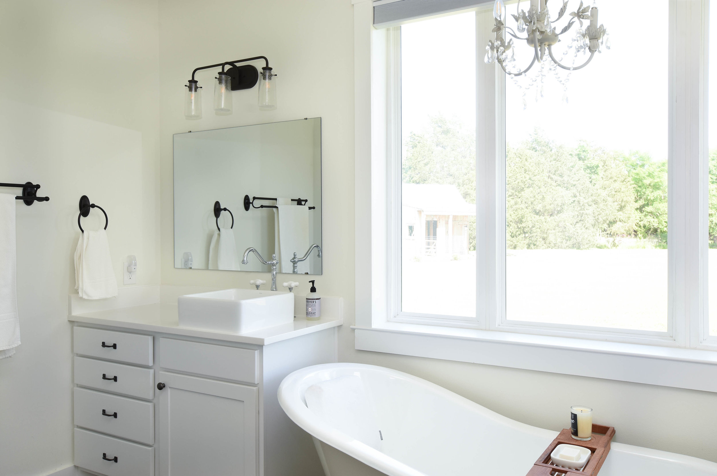 Shellie Bjork Photography photo of bathroom with natural lighting