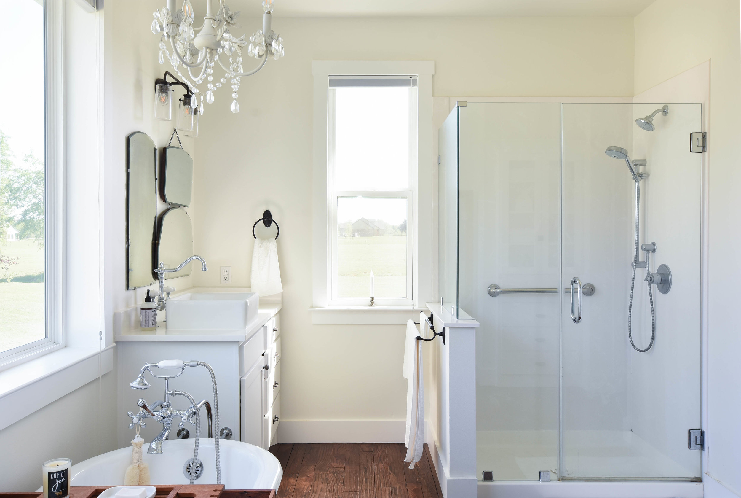 Shellie Bjork Photography shot of bathroom with tub and separate shower