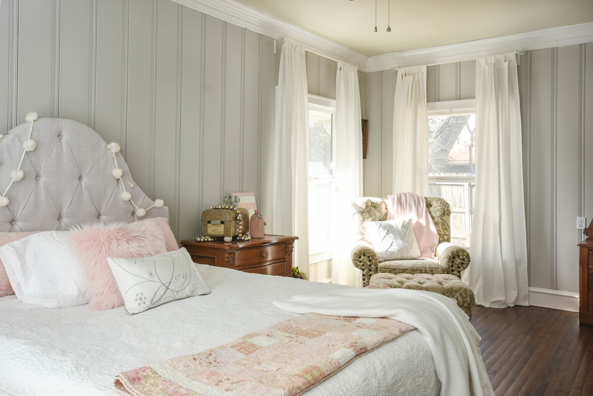 Shellie Bjork Photography shot of neutral colored bedroom