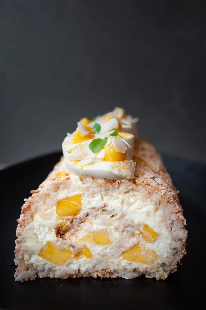 Kokosrulle med Mango och Yoghurtgrädde