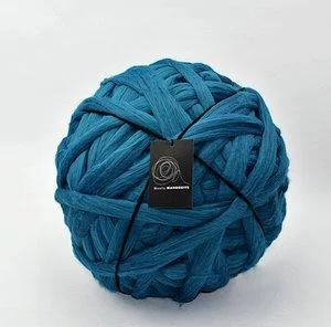 Turquoise_mammoth_giant_yarn_big_wool.jpg