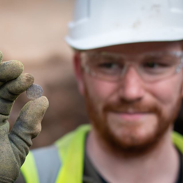 Whilst excavating the Guildhall site in #York, @YATNews_ discovered Roman-age pottery and this silver coin dating to the same period. Here is #YATFieldwork Project Officer, Tom Coates taking a closer look at the coin.

The work is part of the redevel