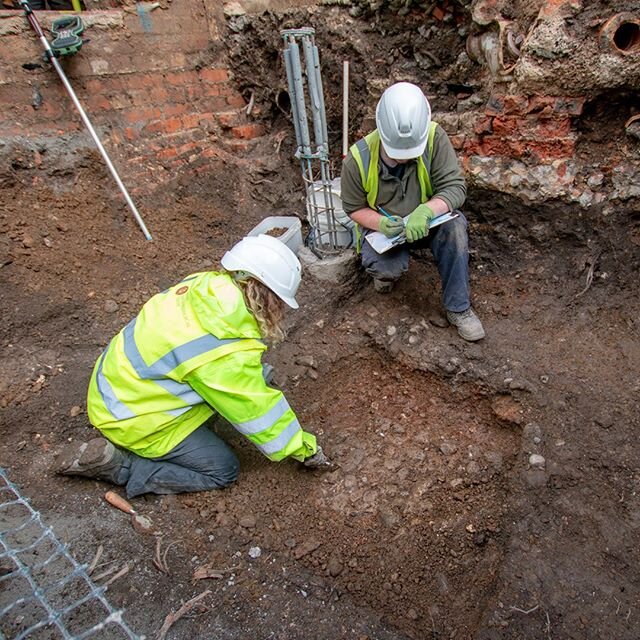@CityofYork are currently redeveloping the Guildhall area and @YATNews_ are monitoring any archaeological deposits exposed by the work being carried out by @VCUK_ 
Recently an excavation of new foundation trenches revealed an area of cobbled surface 