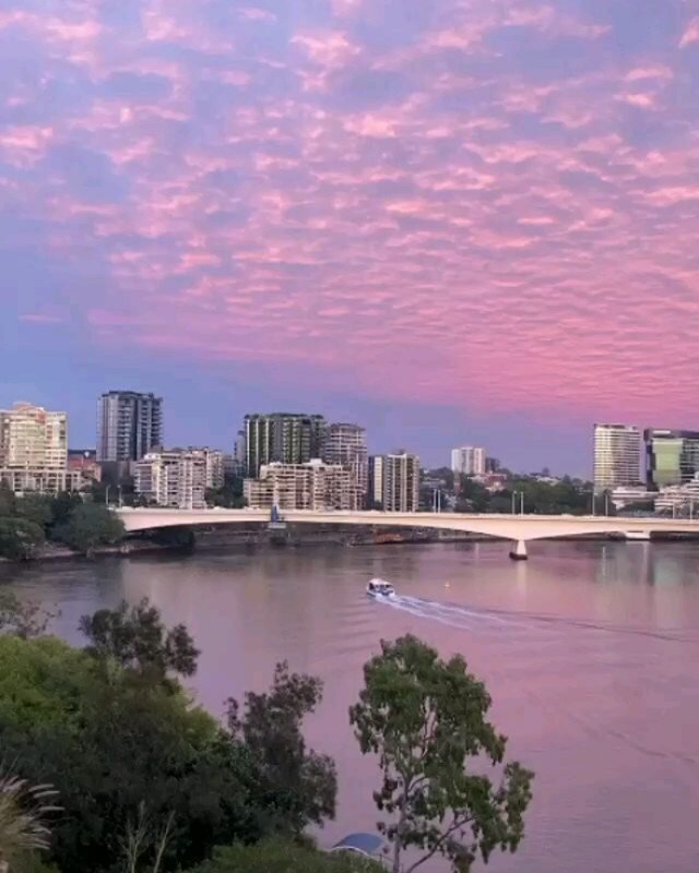 What an @Olympics&nbsp;host city looks like....😍.

.
Double-tap❤then SAVE ↗️.

.
In Less than 24 hours the International Olympics Committee will hand down the decision for the host of the 2032 Olympic Games.

.
Anticipation is building in Brisbane, 