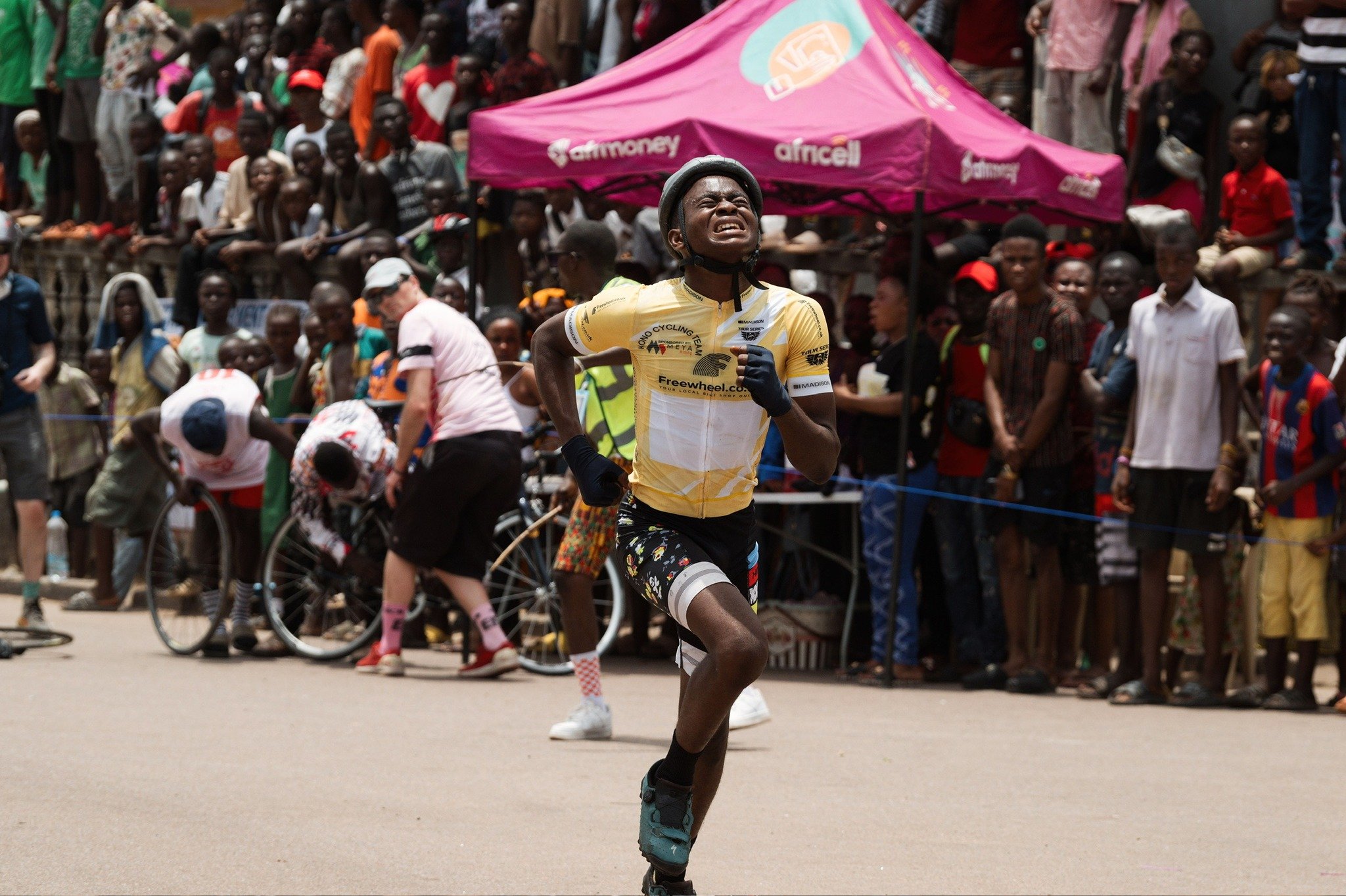 📸 Photo of the day, presented by @africap_apparel &amp; @_fambul 🇸🇱

Sometimes the luck doesn't go your way. We applaud the persistence. 

Captured by @mattgrayson_photo 

#tourdelunsar #cycling #bikelife #salone #sierraleone #africansport #africa