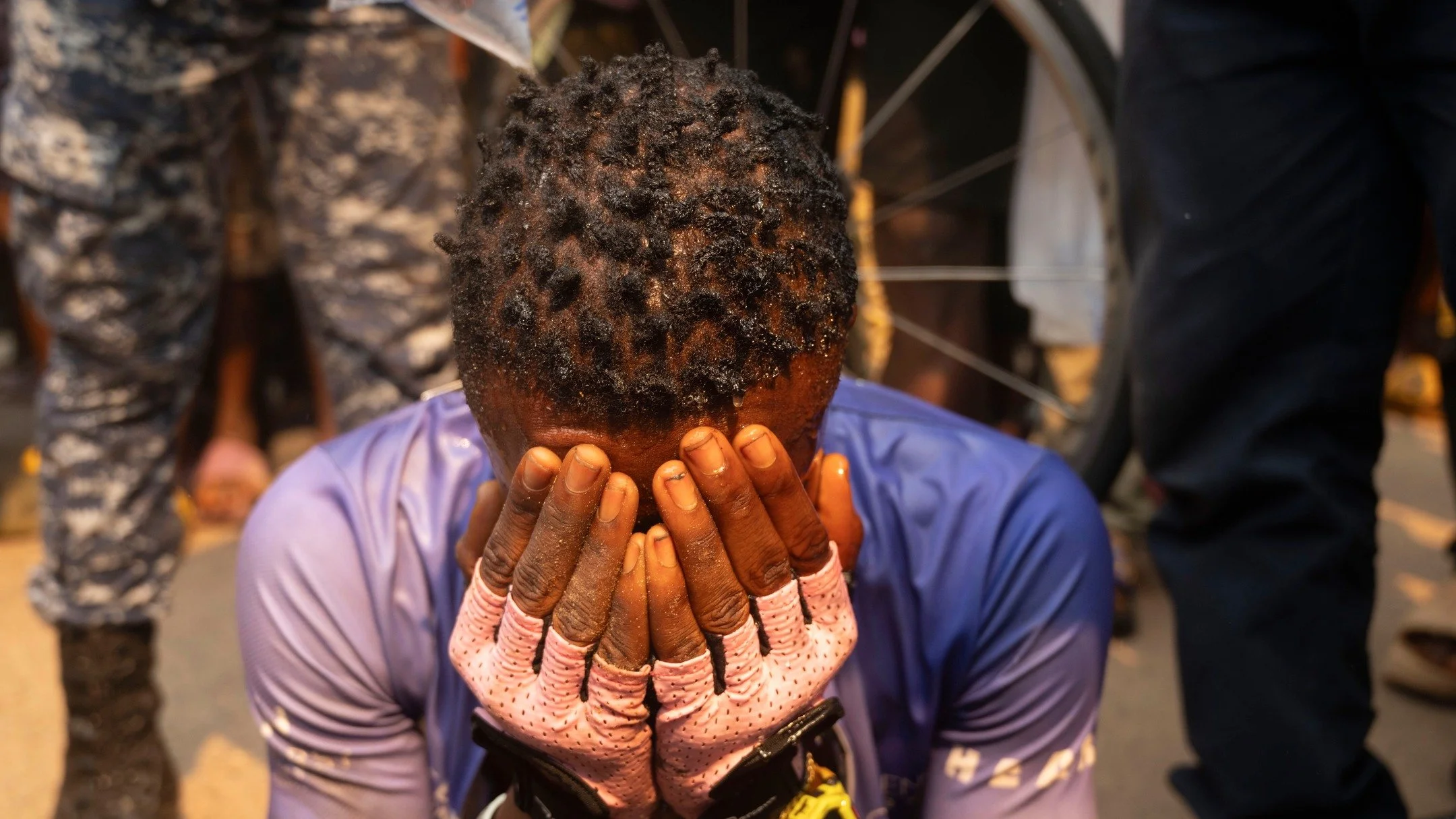 Sometimes words can only say so much. In the moment of winning the junior race, this photo of @abdult.s says so much more about what it takes and what it means.

More highlights from yesterday's exciting racing in the junior and hand-cycle events ➡️
