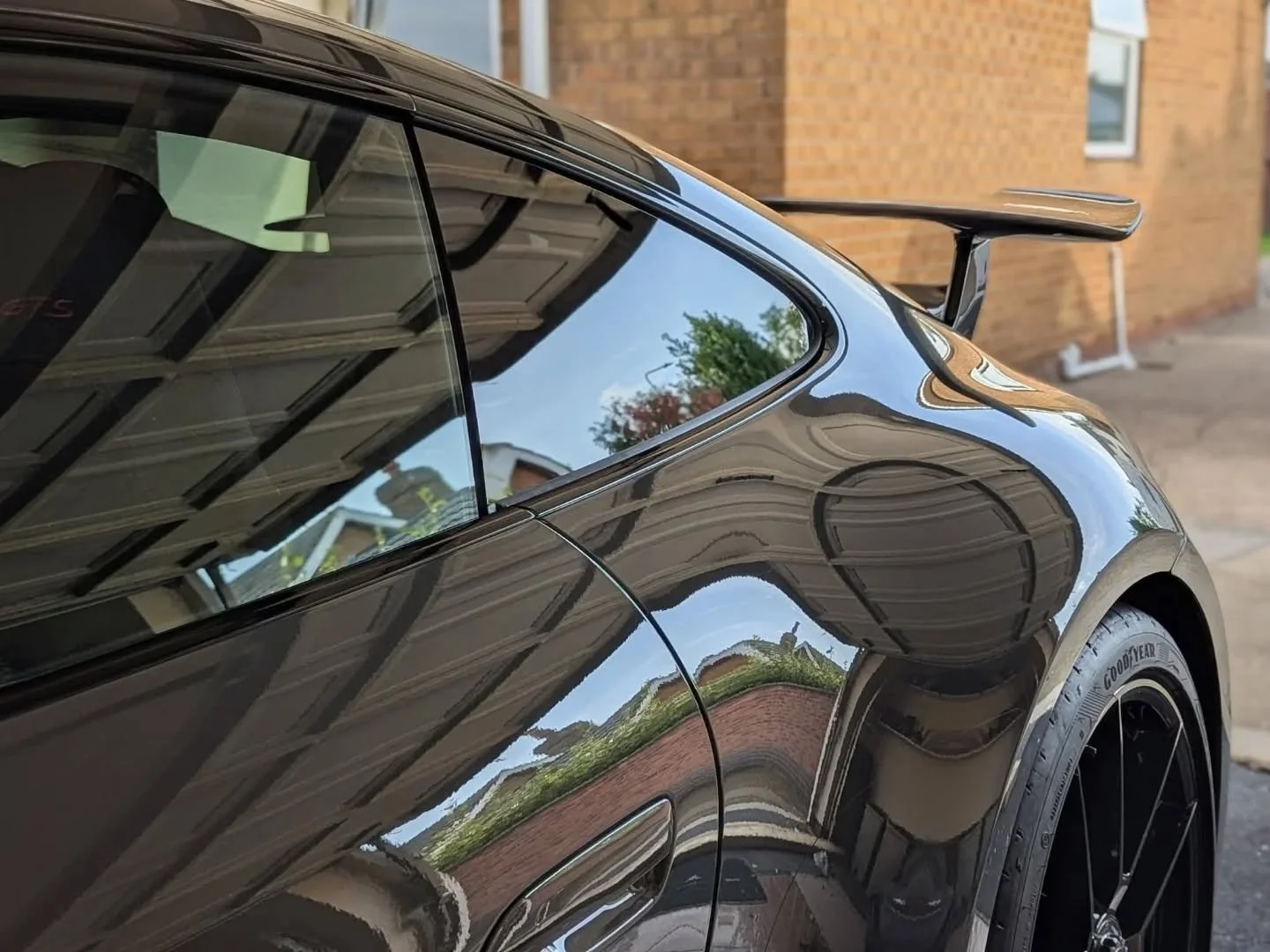 Every angle, every surface of this Porsche, dressed to the nines in IGL protection 🛡️
_____
www.d-votion.com