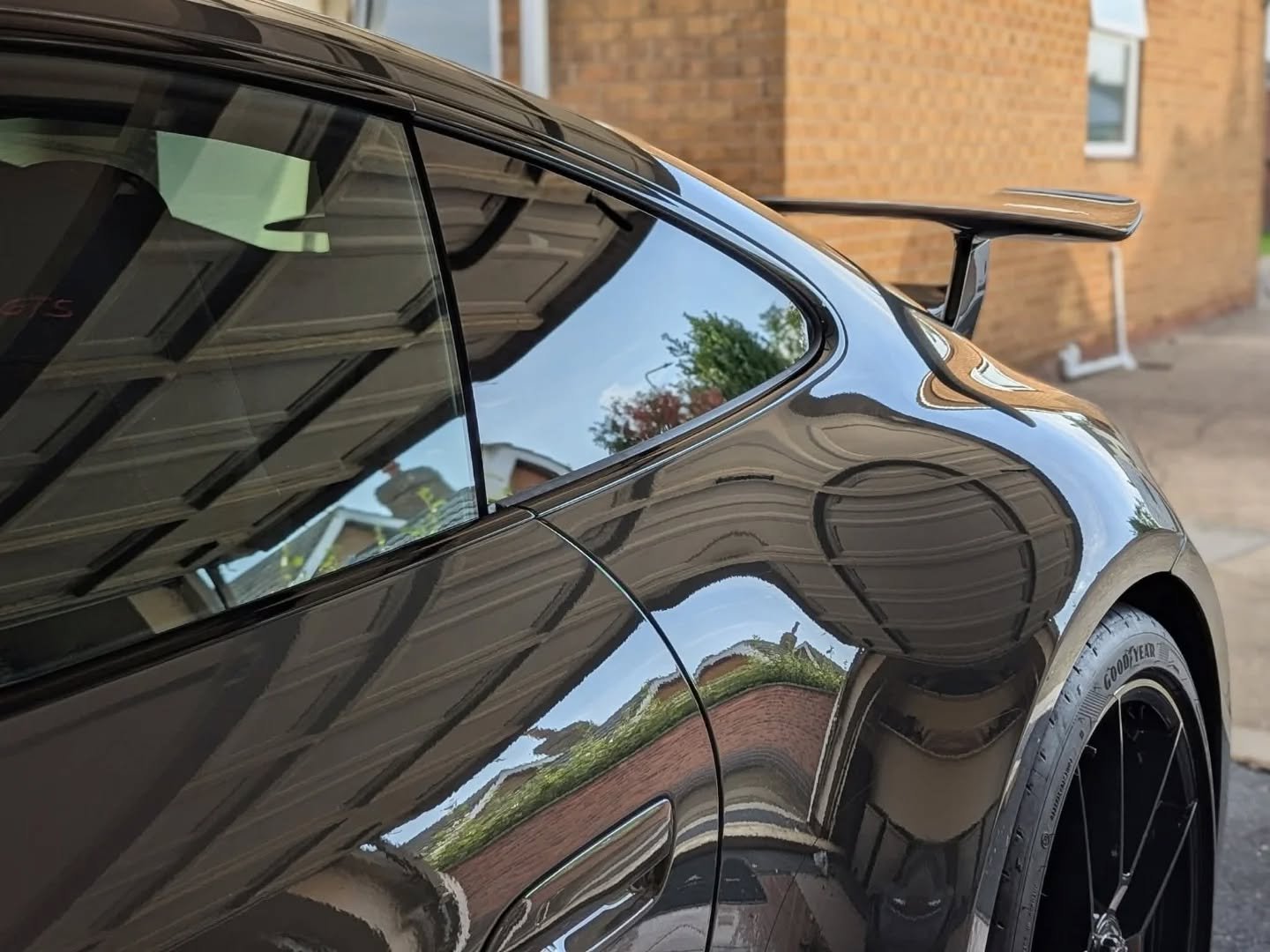 Every angle, every surface of this Porsche, dressed to the nines in IGL protection 🛡️
_____
www.d-votion.com