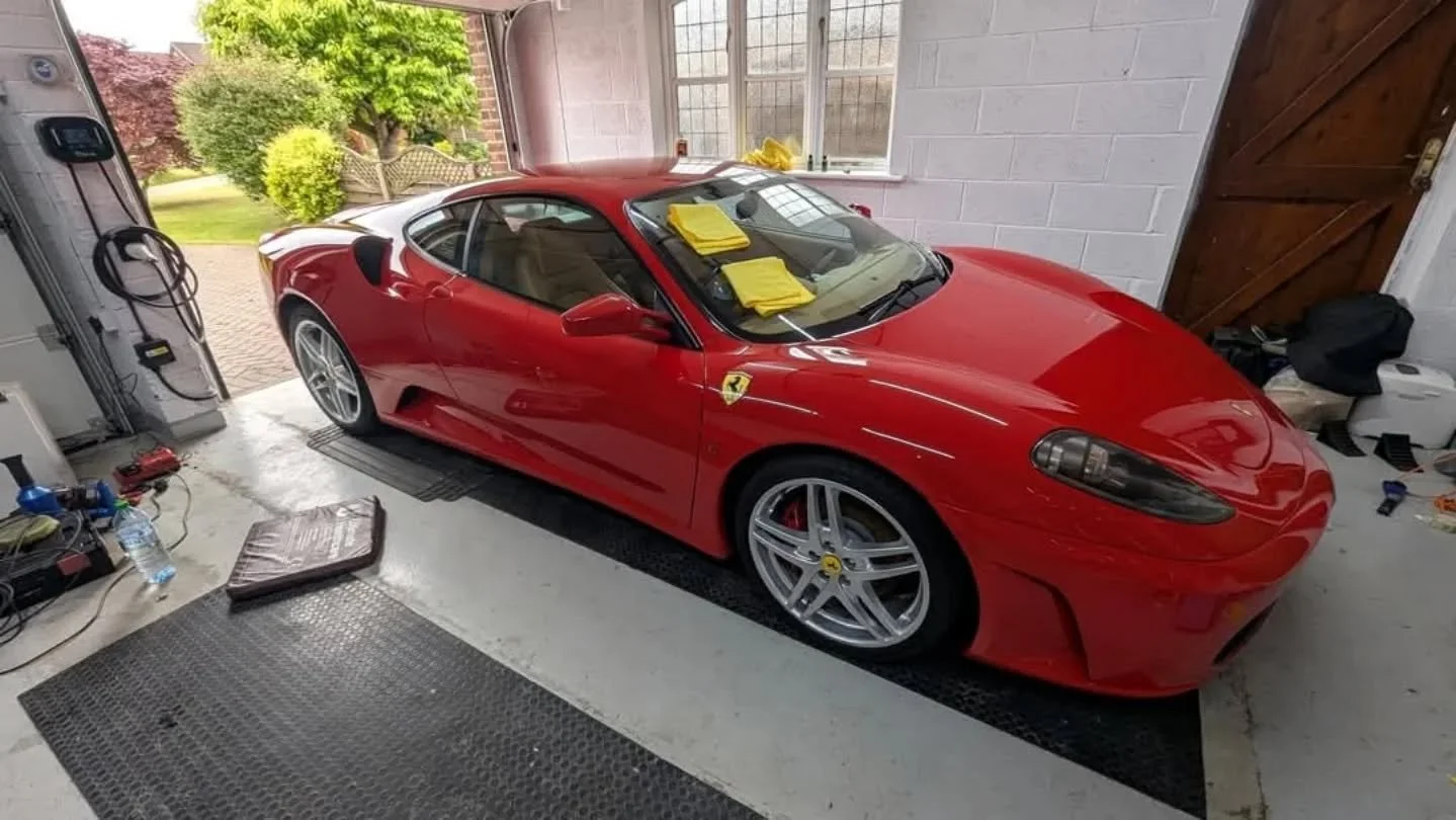 A gentle polish on this Ferrari prior to ceramic coating. Nothing major - just enhancing the shine on the paint before protection ✨