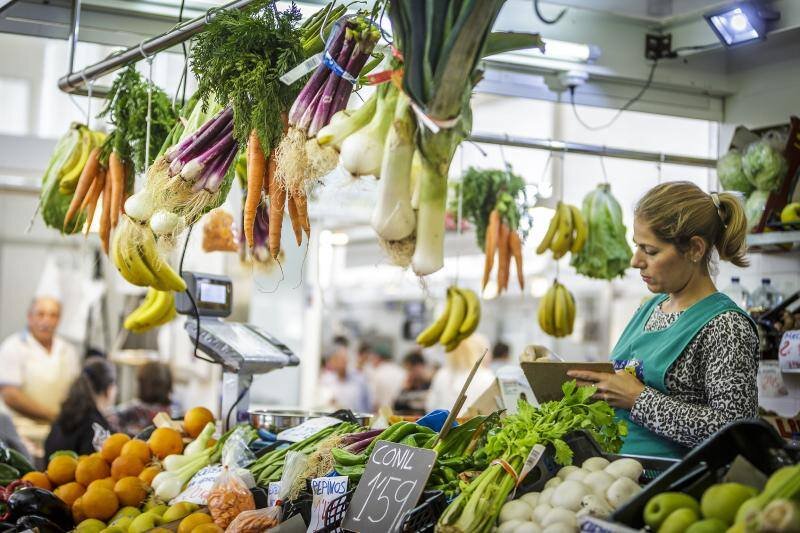 Los puestos de los mercados municipales de Cádiz se suman al envío a domicilio (ACTUALIZADO)