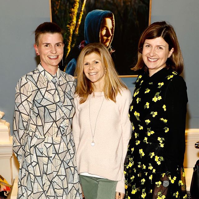 Congrats to @photomando7 for winning the Zurich Portrait Prize - great night for photography and no better woman to make the break through!!
And here are my gorgeous sisters in National Gallery  @appassionatalovesflowers @elisamon27 
Congrats to @the