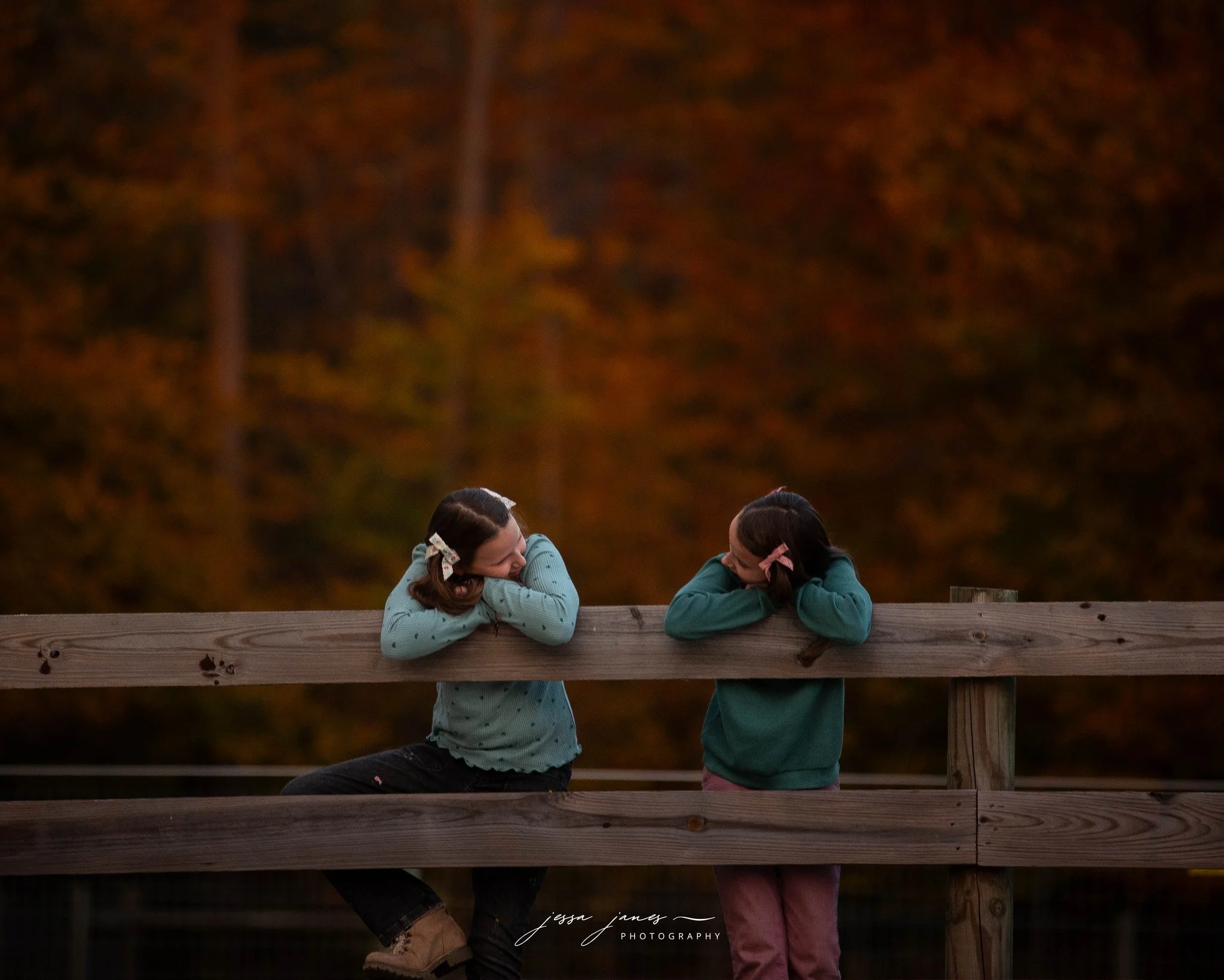 Only a few spots left for the flash sale that ends tonight!

DM to claim your session!

#fall #photoshoot #clevelandphotographer #Ohio #familyphotographer #fallseason #seniorportraits #ClevelandPhotographer #OhioPhotographer #familyphotoshoot #Clevel