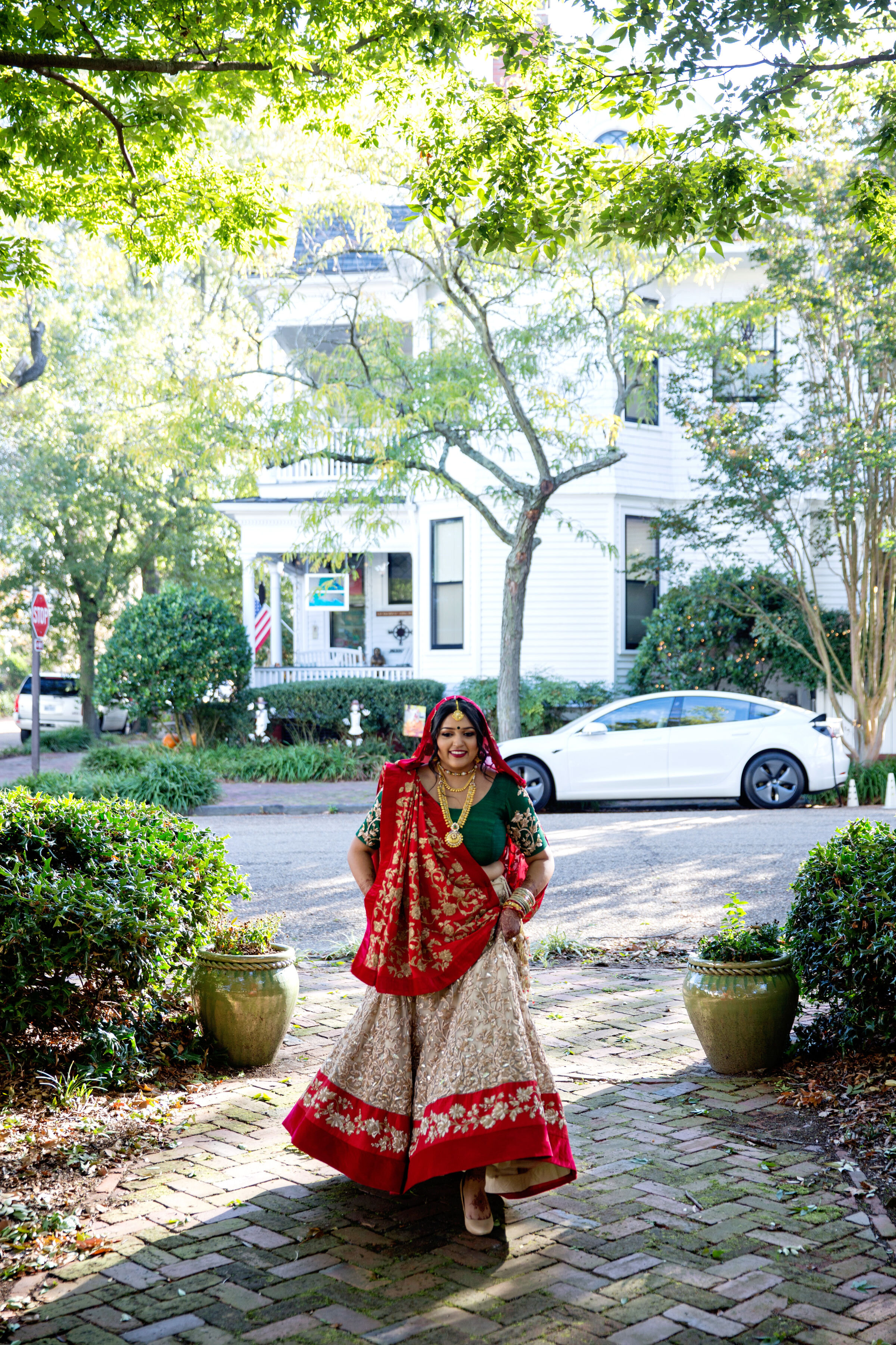  walking to her first look!! 