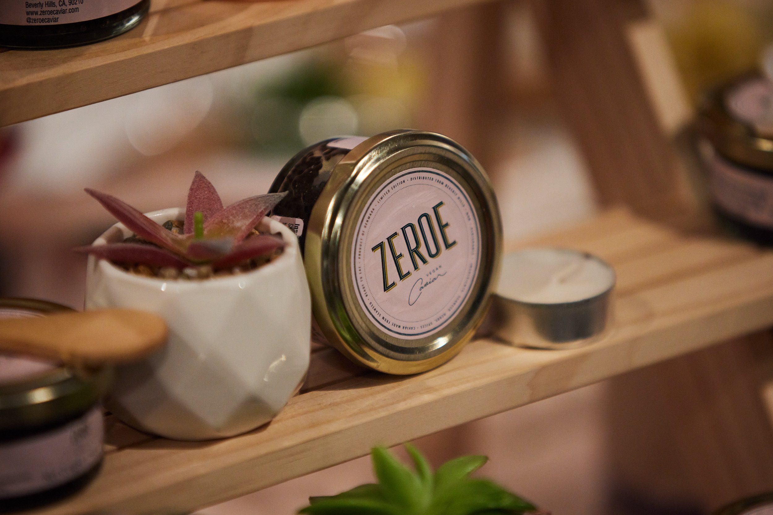 zeroe-vegan-candle-product-closeup.jpeg