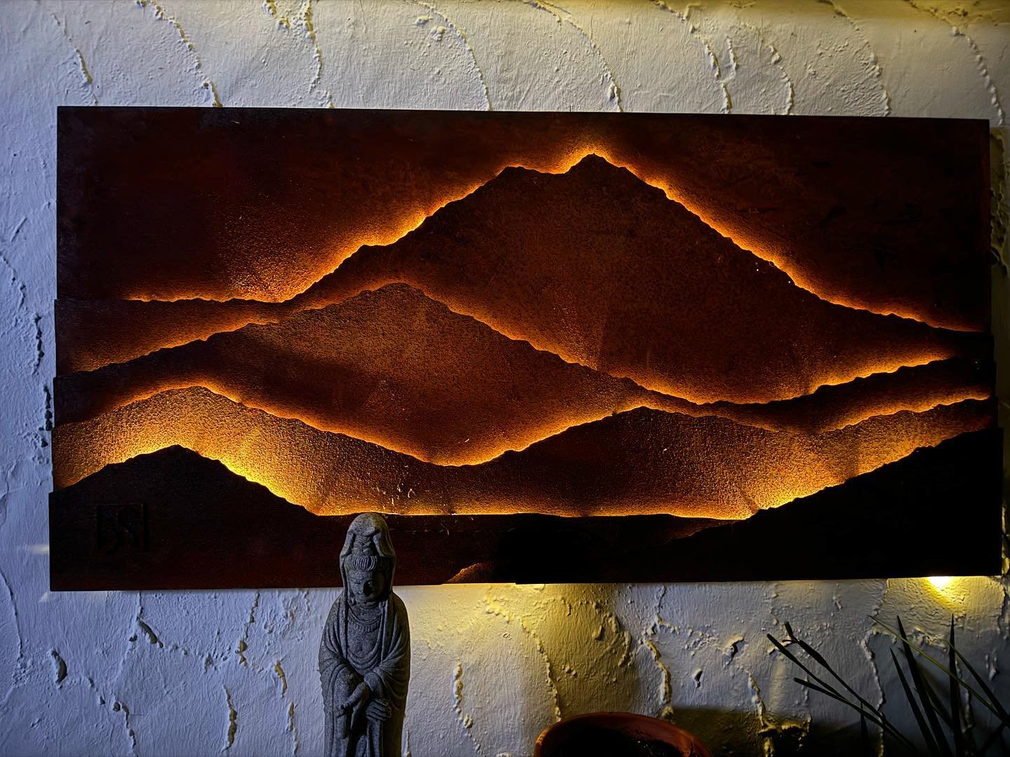 Reinstalling this Mt. Tamalpais light sculpture commission for customer today after adding a back panel. Plasma cut and layered steel panels with Mt Tamalpais outline.

#mttam
#marinsculpture
#mountainlightpanel
#mounttamalpais 
#lightsculpture
#elem