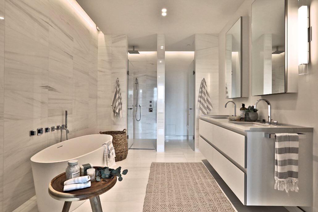 ✨The Bathroom at The Residences of Hill and Dale✨

📍Rosedale

#toronto #torontolife #bathroomdesign #bathtub #bathtubs #bathroomdecor #bathroominspo #condoliving #condo #rosedale #realestate #torontorealestate #shower #showertile #showerdesign #vani