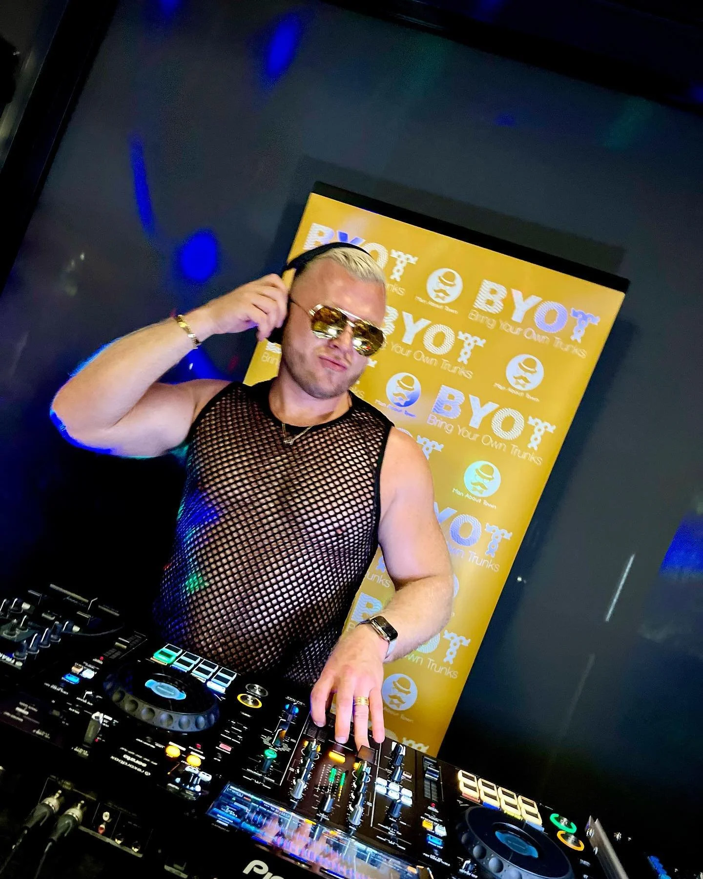 Very big thank you to @i.am.mat for inviting me to dj his BYOT pool party in Singapore. It was a night to remember! Most especially fun to have my Minneapolis brother @hausofjo there too!