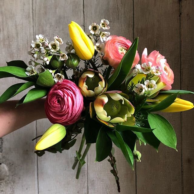 We have a few bouquets unclaimed for our porch deliveries this weekend. Link in bio to order under &ldquo;Weekly Seasonal Bouquet&rdquo;. 💐 P.S. We now also have a subscription option with discounted frequency pricing!  Sign-up for 3, 6 or 10 weeks 