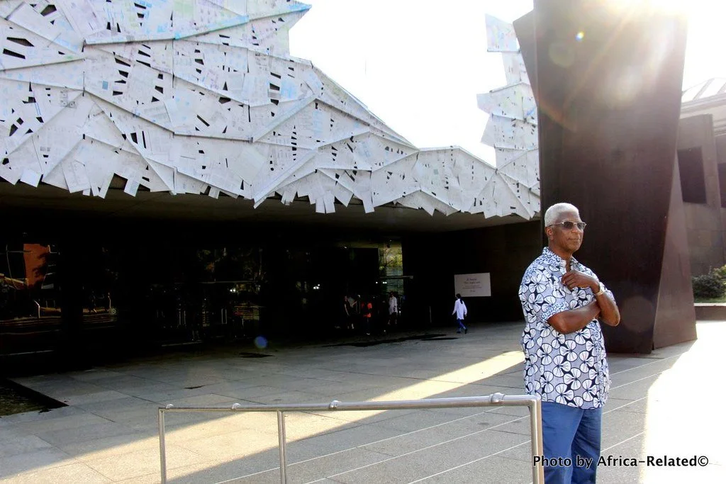 El Anatsui's 'THREE ANGLES' Opens Carnegie International's 57th Edition