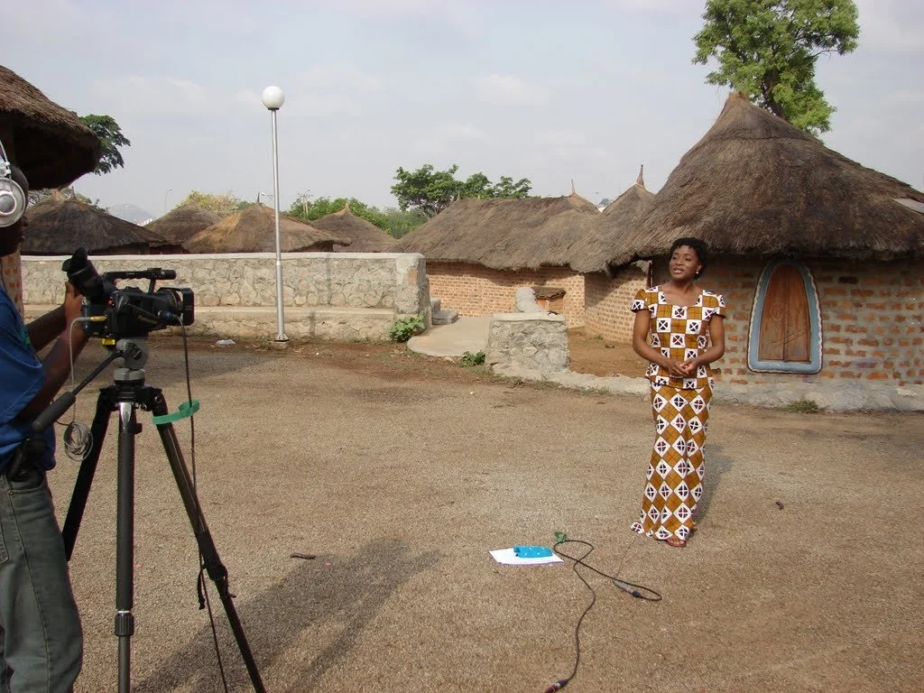 Oyiza on set.jpg
