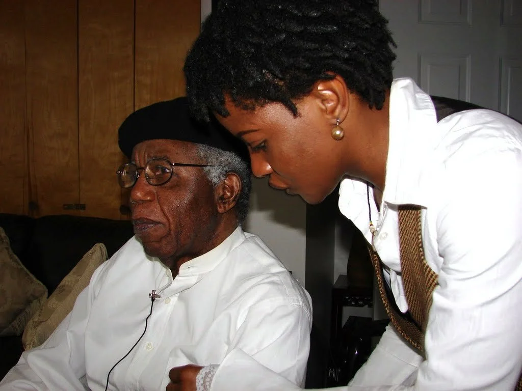 Oyiza with Chinua Achebe.jpg