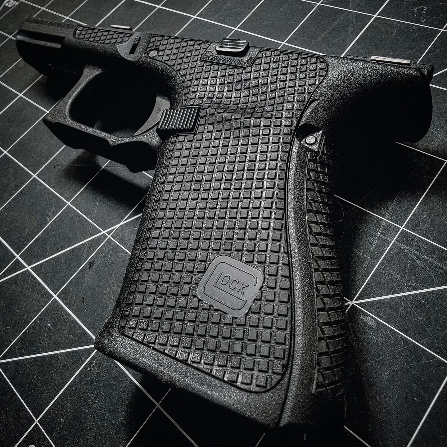 Glock 19 Slate
.
.
.
#gunsdaily #gunsofinstagram #weaponsdaily #2a #igmilitia #americor_mfg #glocksdaily #glockfanatics #glockfeed #glockmods #everydaycarry #customglock #gunfeed #glockperfection #gunsandammo