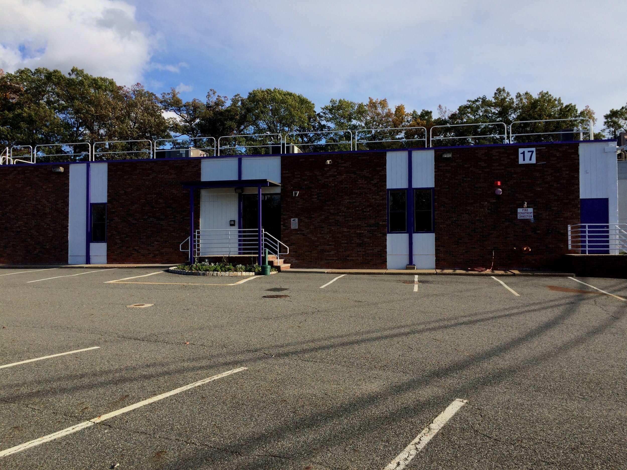 Front+of+building+pic+2.jpg
