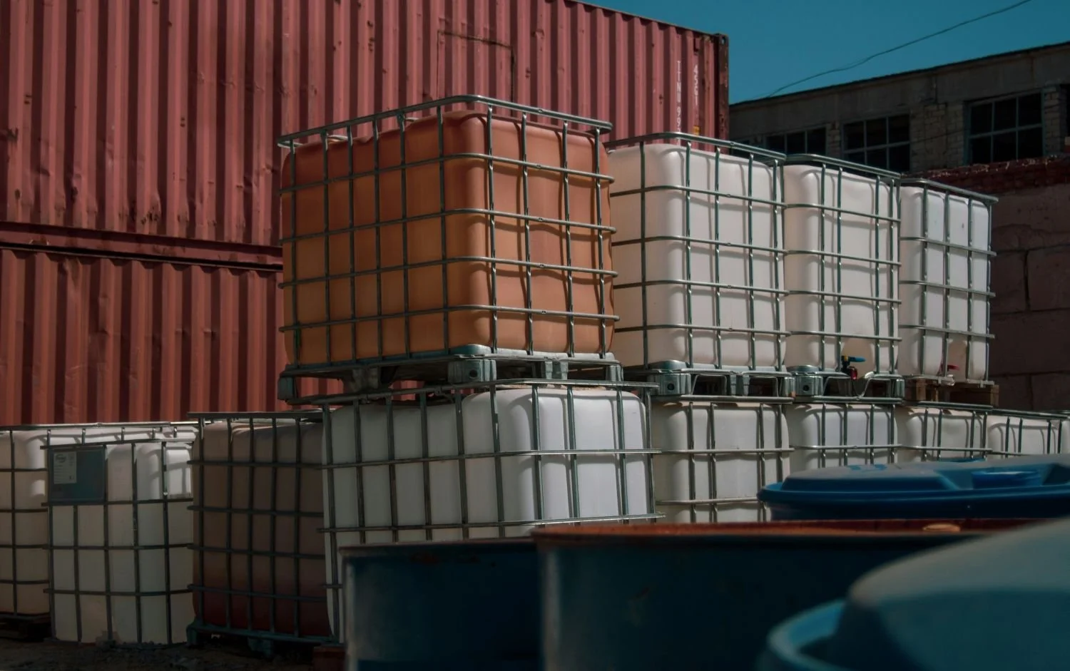 liquid storage containers