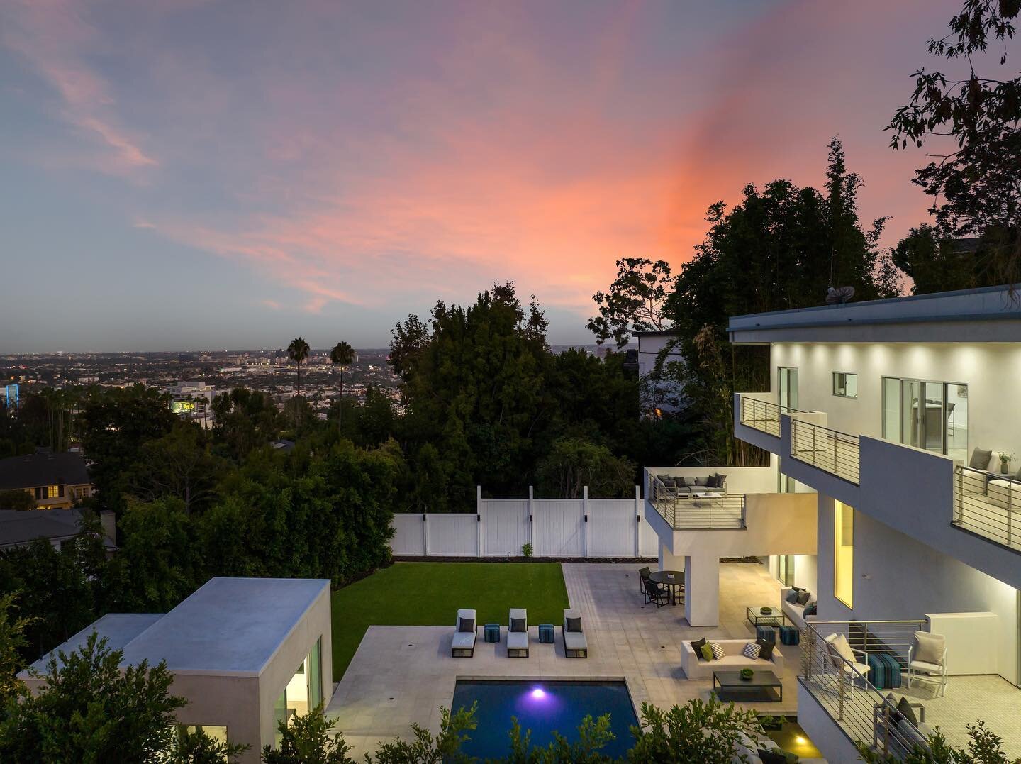 JUST LISTED FOR LEASE | 
EIGHTYSEVEN10 St Ives offers the ultimate in Hollywood Hills luxury. Enter this spacious home with an open floor plan and indoor/outdoor living and relish the sweeping views from various areas of this fabulous home. Enjoy the