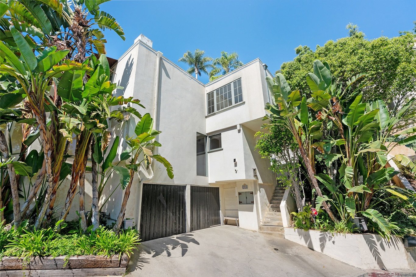JUST LISTED! | 9315 Lloydcrest Dr, Beverly Hills 90210 | 2 Bed/2.5 Bath Contemporary View Home in one of the best locations in Beverly Hills Post Office! | LP $1,895,000