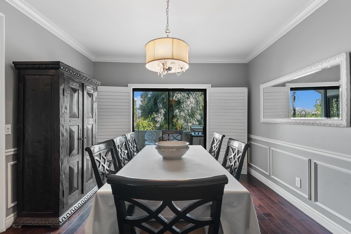 JUST SOLD | 📍La Maida St, Sherman Oaks | Discover unparalleled value and sophistication with this stunning 3 bedroom, 2.5 bathroom penthouse condo in the heart of Sherman Oaks! Offering a blend of exquisite upgrades, over 2,000 square feet of expans