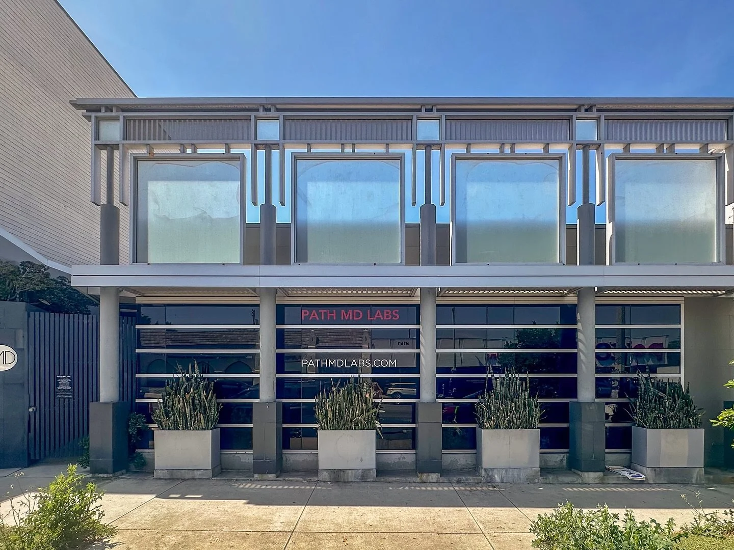 JUST LISTED! |📍8158 Beverly Blvd, Los Angeles 90048 | Over 3,000 sf medical/office building in prime location, delivered vacant! | Co-listed with @morganmamannretail | Price available upon request