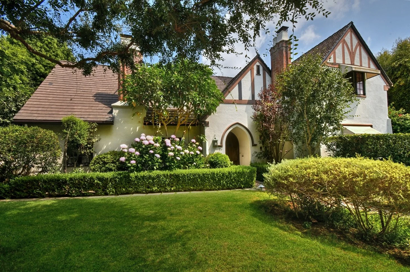 JUST SOLD OFF-MARKET! |📍N Maple Dr, Beverly Hills Flats | Over 5,000sf home on an approx. 21,500sf lot | SP $12,262,000