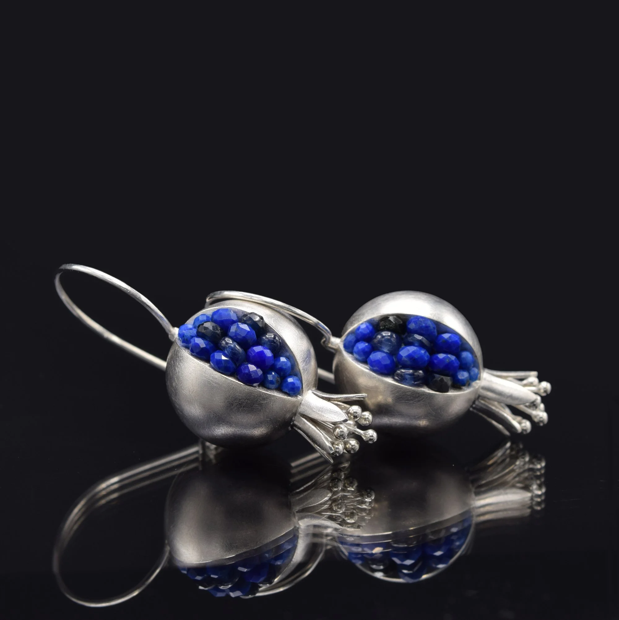 Pomegranate earrings slvr lapis sapphr WP5.jpg
