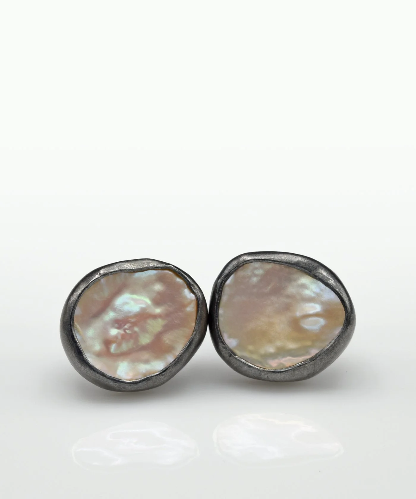Pearl oxi pink ear studs 16 X 14.jpg
