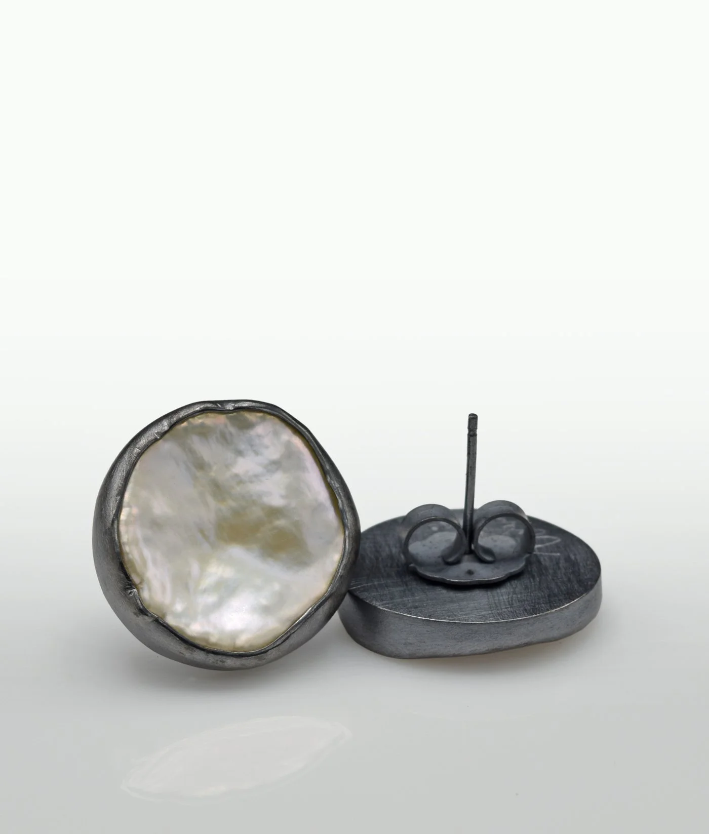 Baroque Pearl oxi ear studs 2.jpg