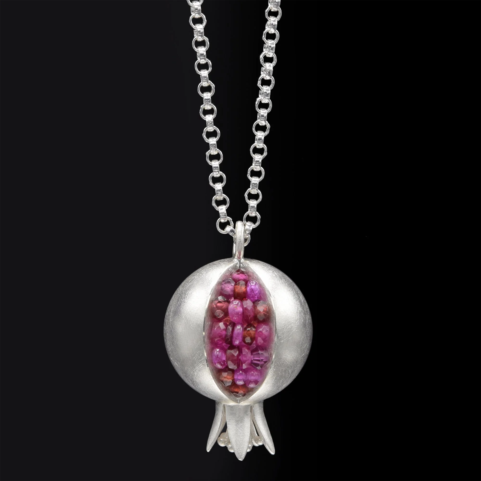 pom neck reds pinks 17 mm EP.jpg