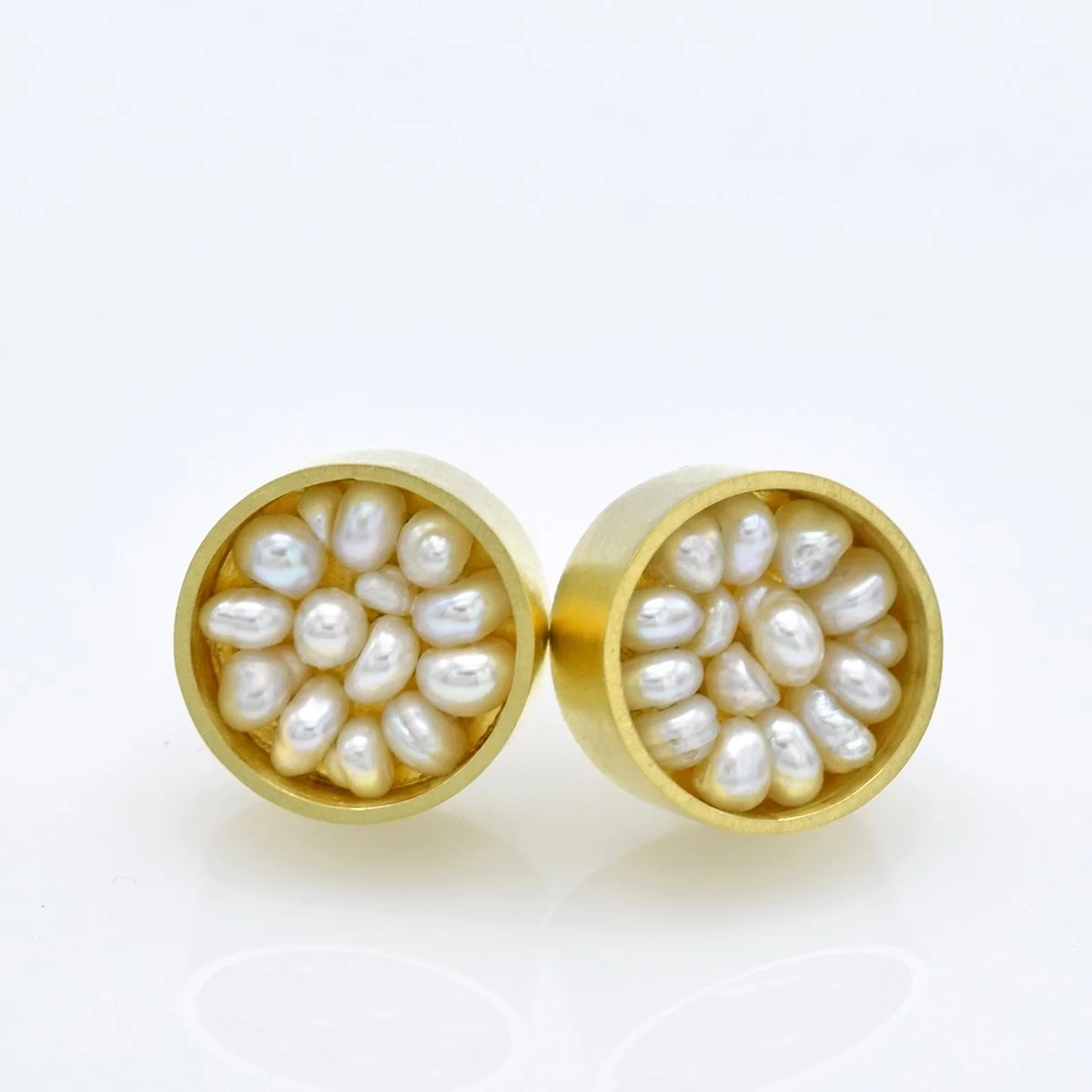 Seed Pod stud 18K pearl.jpg