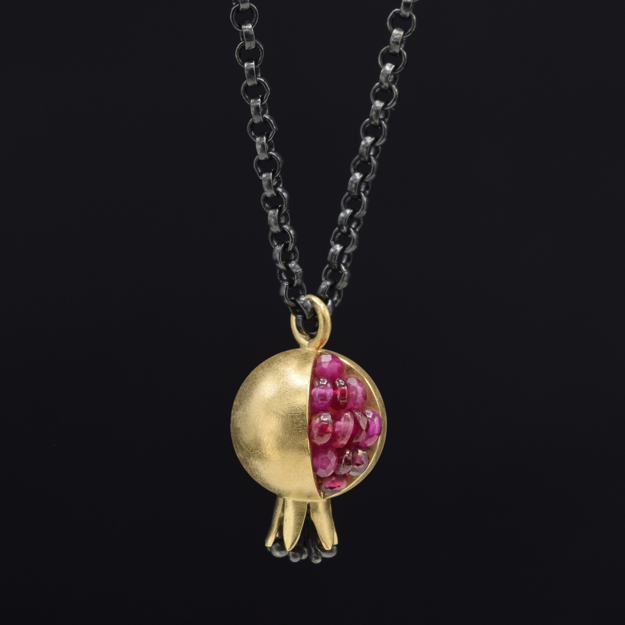 11 mm 18K pm pendant 12 20 25 EP2.jpg